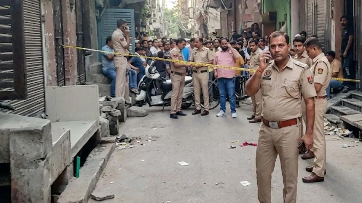 दिल्ली के किशनगढ़ में गोली लगने से व्यक्ति की मौत, कार मार्केट के पास मिला था घायल