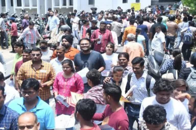 पीईटी-2026 की परीक्षा शांतिपूर्ण संपन्न, पहली पाली में 72.20 और दूसरी में 73.75 प्रतिशत उपस्थिति