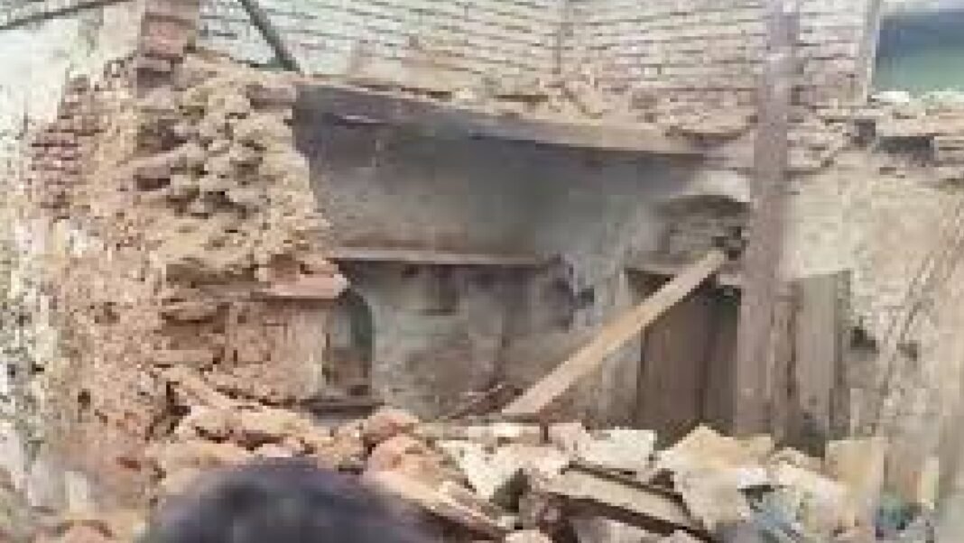 houses collapsed