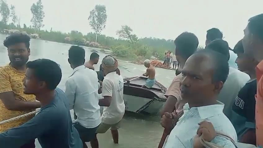 नाविकों ने बचाया