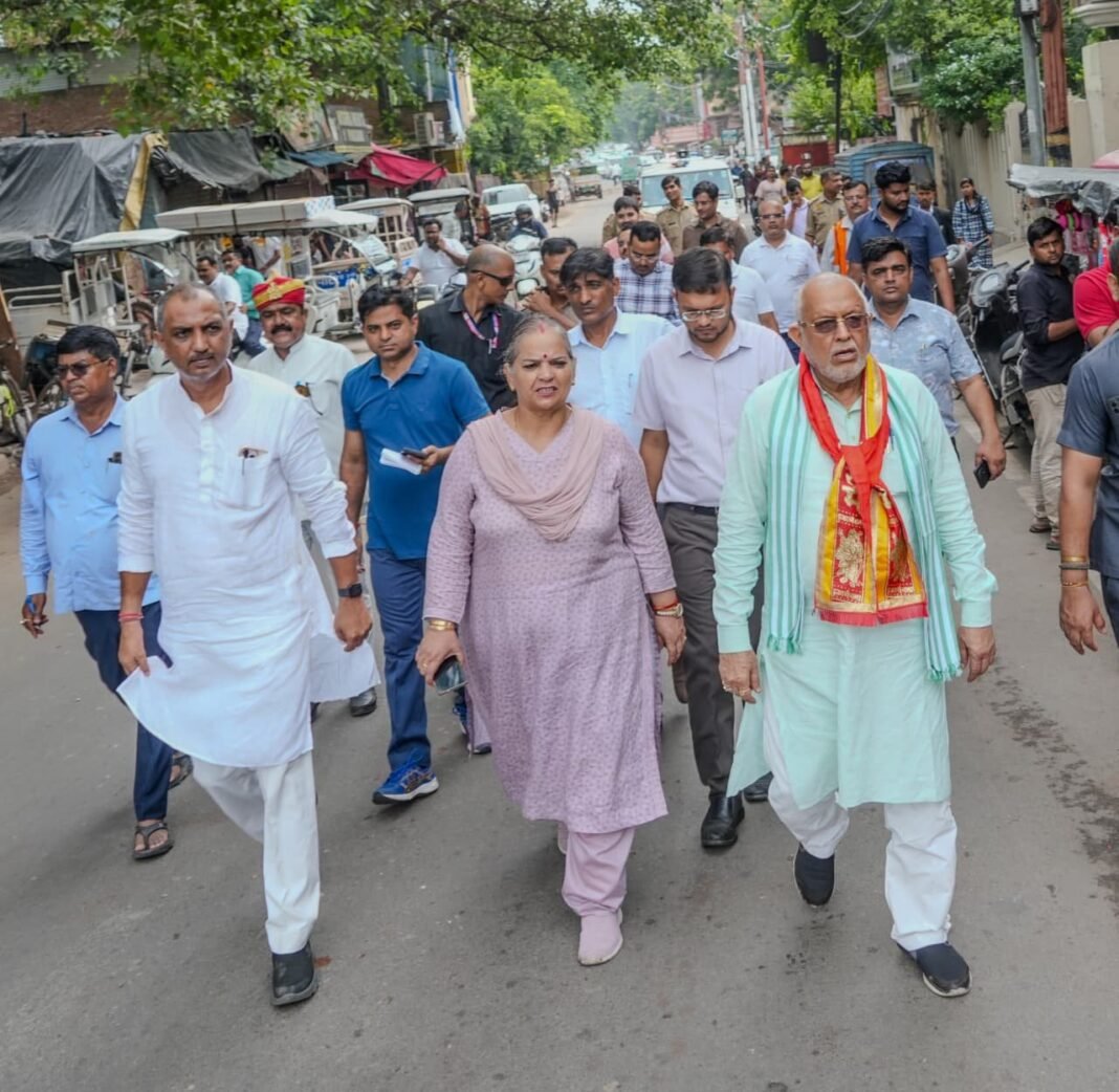 Minister Suresh Kumar Khanna