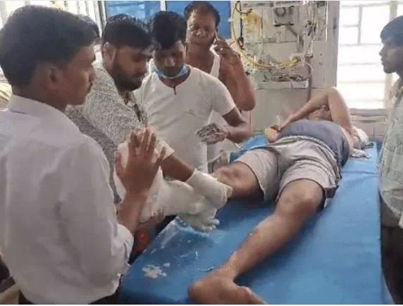जवान के पैर पर चढ़ी तेजस्वी की गाड़ी