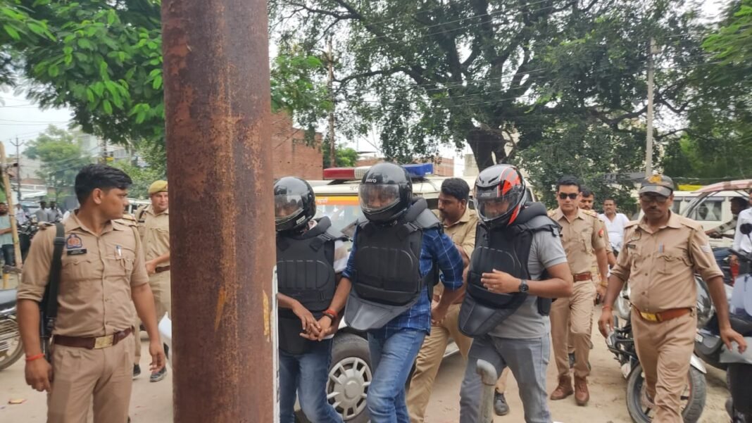 फर्जीवाड़े के सबूत बरामद