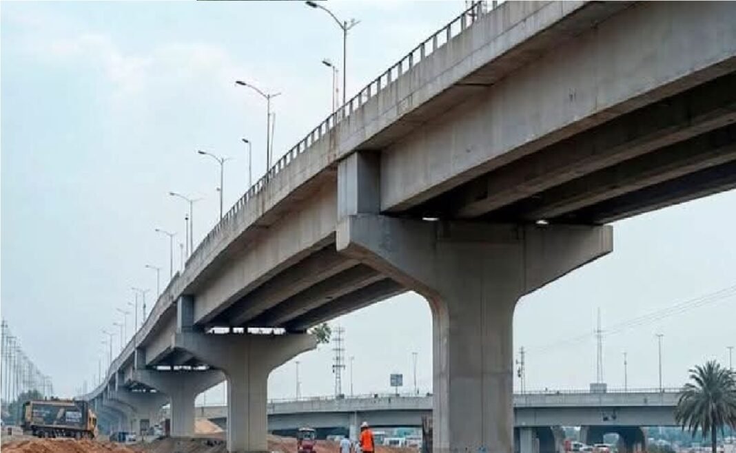 तेलीबाग चौराहे पर फ्लाईओवर