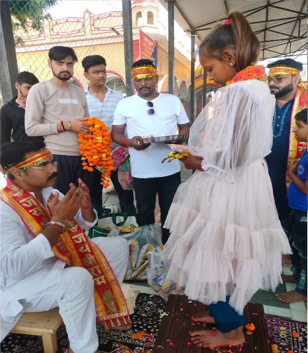 भव्य कन्या पूजन समारोह