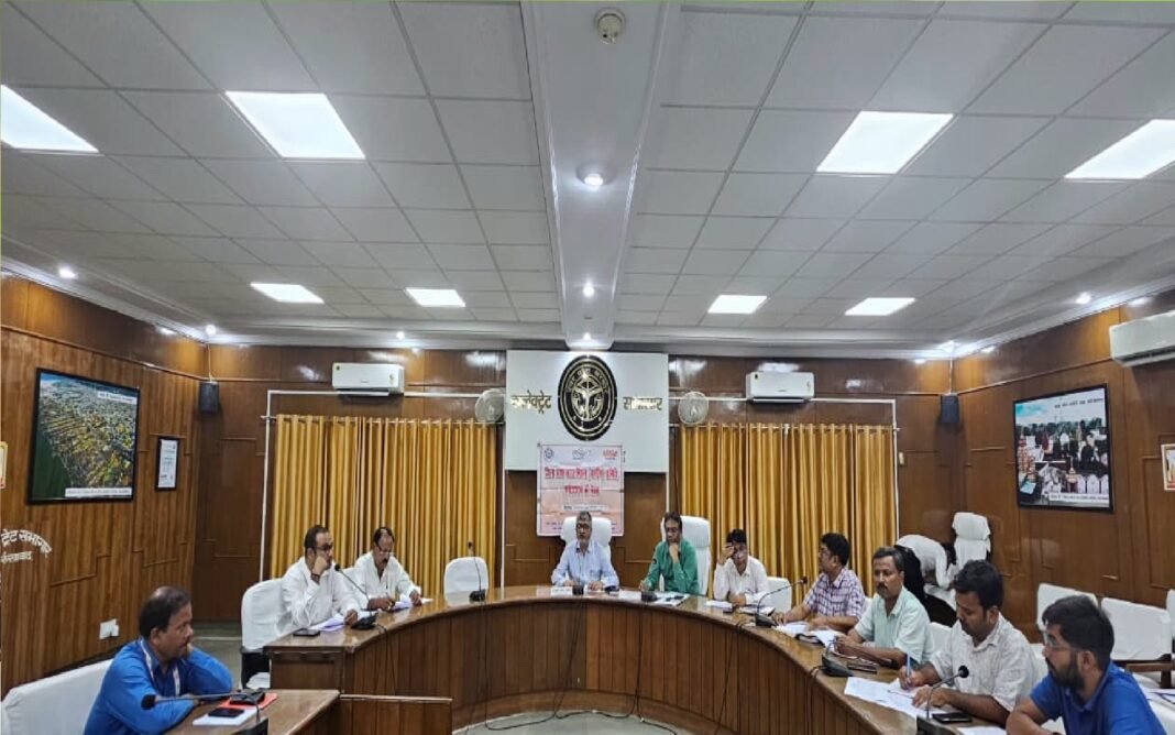 स्वच्छ भारत मिशन बैठक में डीएम सख्त