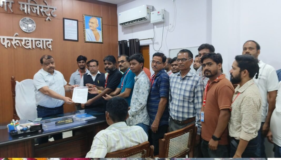 कैमरा इस्तेमाल की अनुमति मांगी