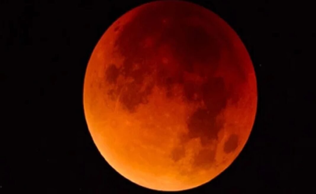 पूर्ण चंद्रग्रहण पूर्ण चंद्रग्रहण