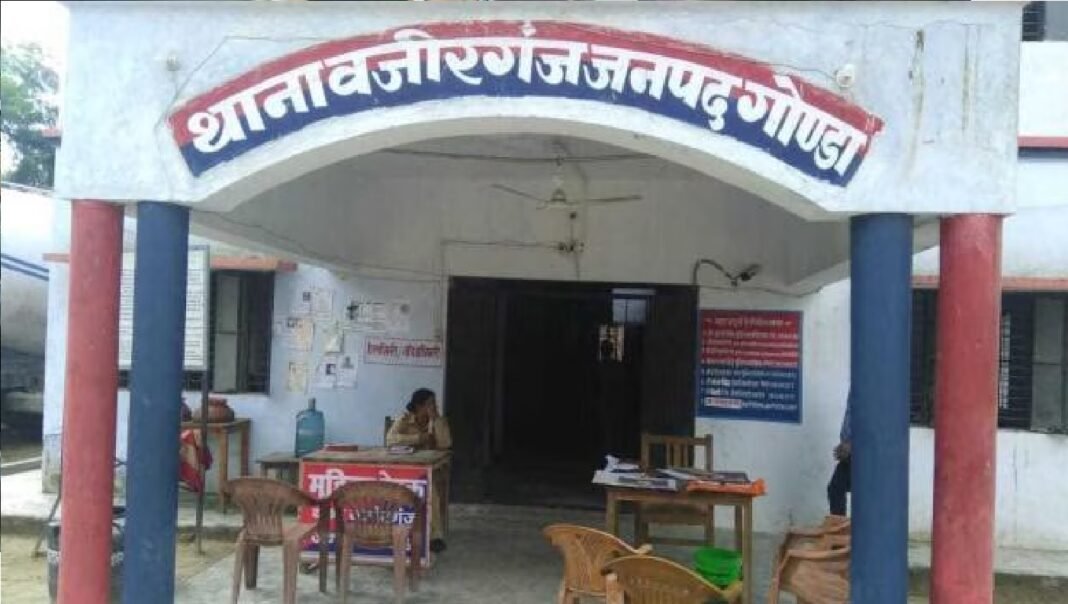 महिला से मारपीट कर गहने लूटे