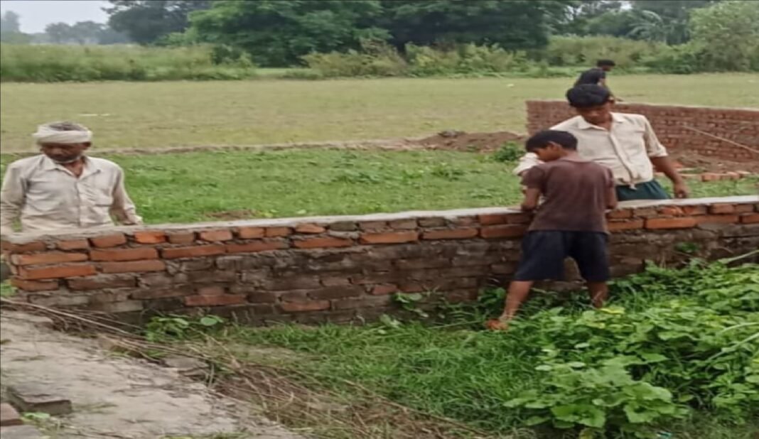 पति-पत्नी और बेटे पर मुकदमा दर्ज