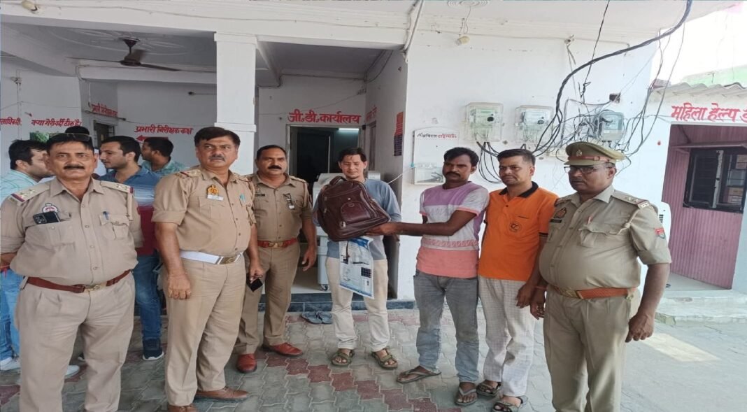 पुलिस ने युवक का खोया बैग किया बरामद