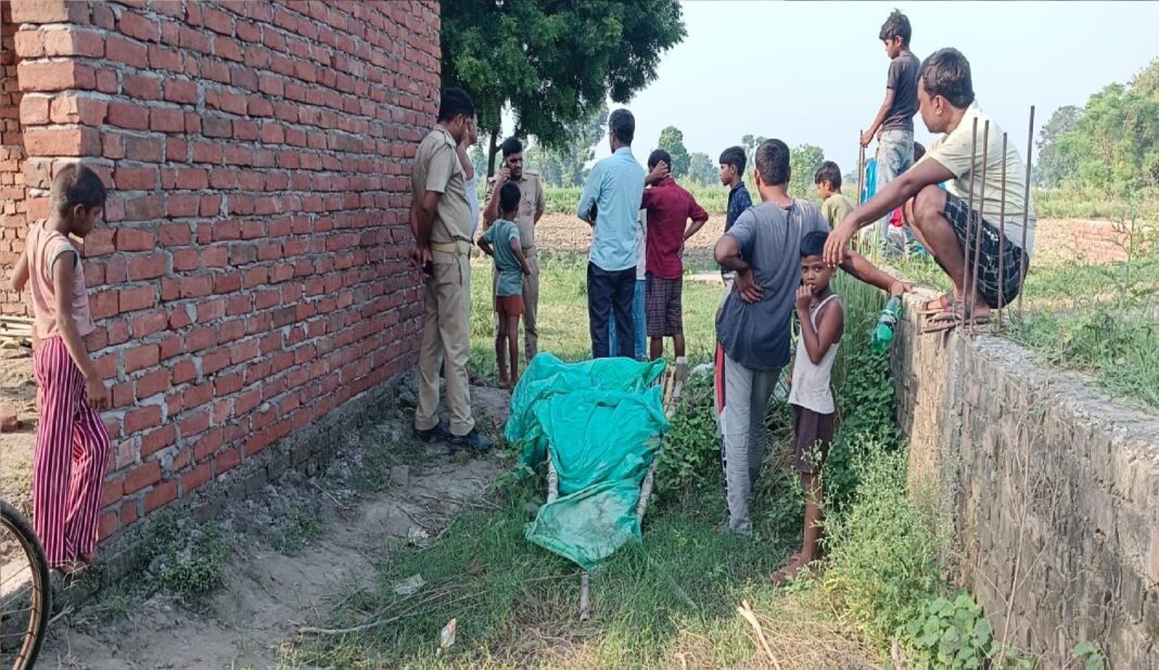गिराई गरीब की दीवाल