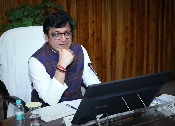 आबकारी मंत्री नितिन अग्रवाल
