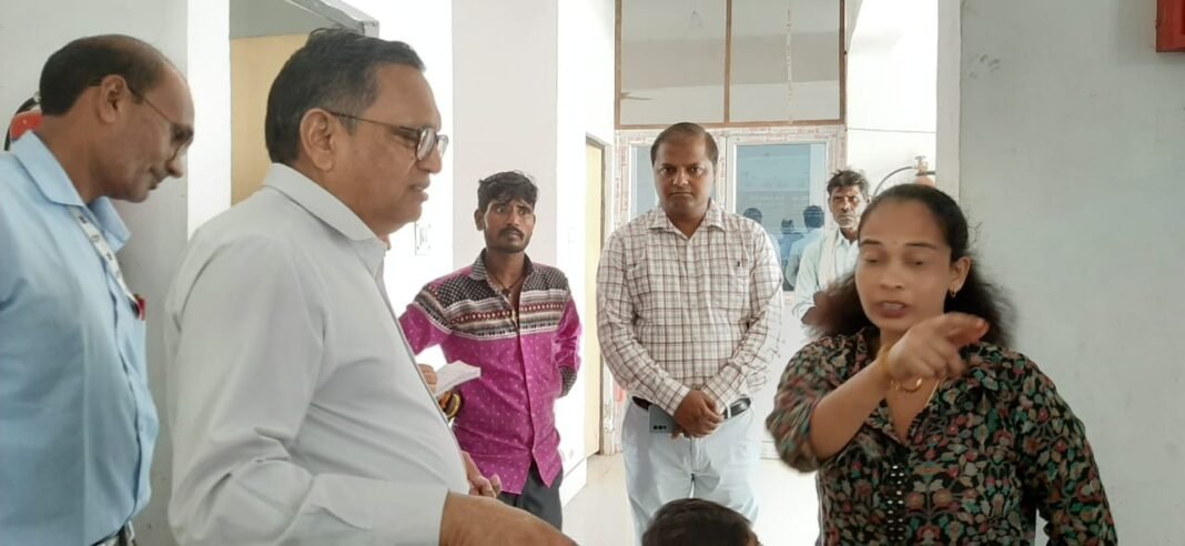 सीएमओ ने सामुदायिक स्वास्थ्य केंद्र का किया निरीक्षण सीएमओ ने सामुदायिक स्वास्थ्य केंद्र का किया निरीक्षण