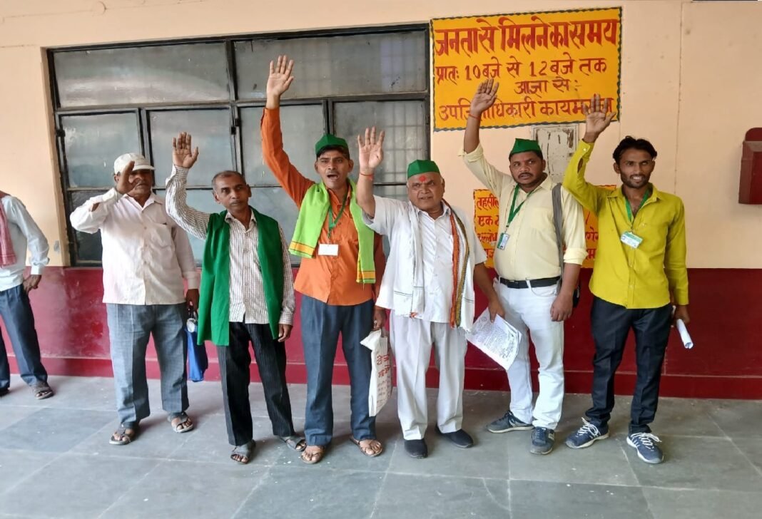 समस्याओं के समाधान की मांग
