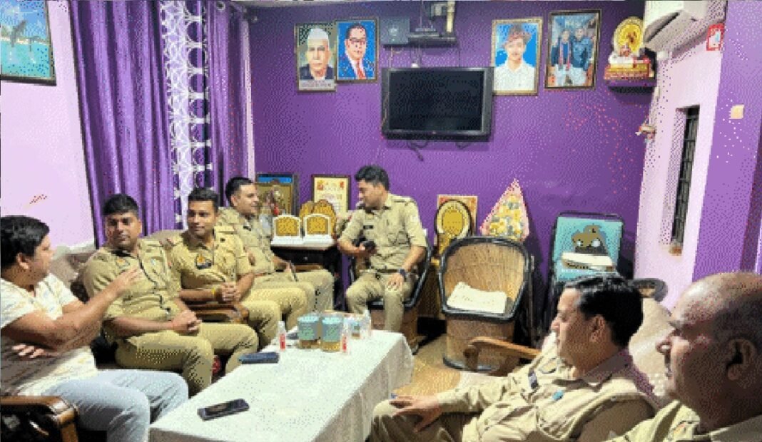 नेताओं को हाउस अरेस्ट में रोका गया