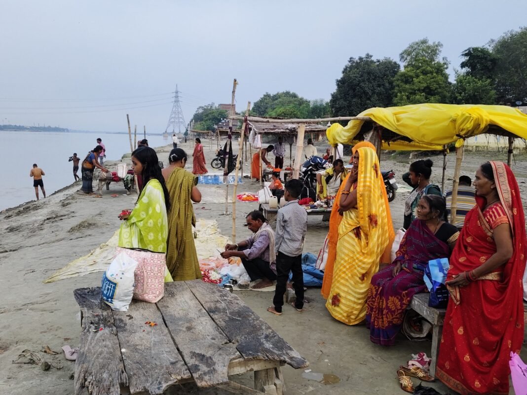 श्रद्धालुओं ने लगाई आस्था की डुबकी