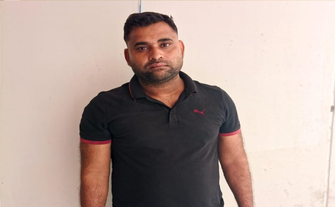 कांस्टेबल को पुलिस ने किया गिरफ्तार