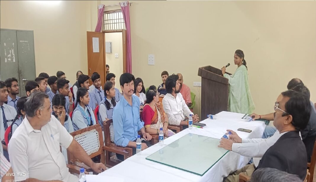छात्र-छात्राओं को दी गई जानकारी