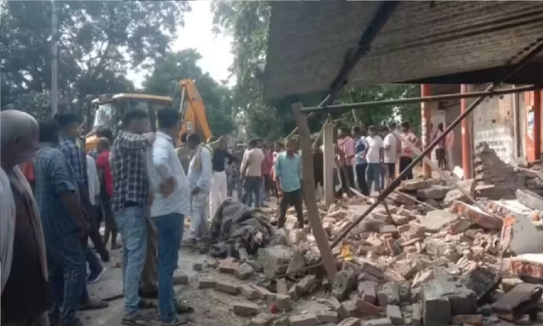 एक की मौत, दो गंभीर रूप से घायल