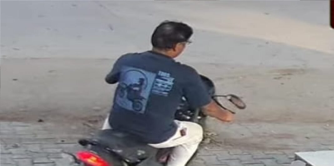 चोरी की बाइक चलाने का आरोप