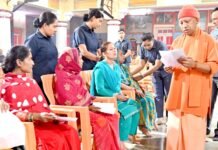 सीएम योगी का जनता दर्शन, जरूरतमंदों को आवास और बेटियों की शादी में मदद का भरोसा