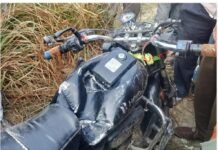 बाइक हादसा: बिजली के पोल से टकराई बाइक, युवक गंभीर रूप से घायल