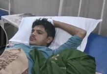 कार की टक्कर से बाइक सवार दो युवक गंभीर रूप से घायल