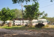 सीएमओ ऑफिस के पास एम्बुलेंसों का कब्रिस्तान: दर्जनों जीवनरक्षक वाहन मरम्मत के अभाव में धूल फांकते, सिस्टम की शर्मनाक लापरवाही बरकरार