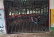 स्वच्छ भारत मिशन की पोल खुली : कचरा प्रबंधन केंद्र बना आलू भंडारण गृह, गांव में फैली गंदगी