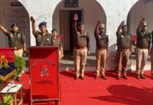 संविधान दिवस पर पुलिस अधीक्षक आरती सिंह ने दिलाई एकता और अखंडता की शपथ, रिजर्व पुलिस लाइन फतेहगढ़ में हुआ भव्य आयोजन