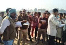 युवक ने पेड़ से फांसी लगाकर दी जान, गांव में मचा हड़कंप