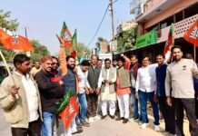 बिहार चुनाव रुझानों में एनडीए को बहुमत मिलते ही भाजपा कार्यकर्ताओं ने मनाया जश्न