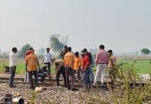 चटखी रेल पटरी पर शुरू हुआ मरम्मत कार्य, कॉशन देकर गुजारी जा रही ट्रेनें