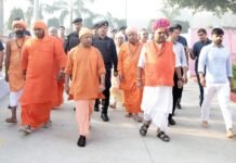 मुख्यमंत्री योगी आदित्यनाथ ने देवीपाटन मंदिर में किए दर्शन-पूजन