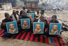 मनरेगा समाप्त किए जाने को लेकर कांग्रेसियों ने जिला मुख्यालय पर किया धरना प्रदर्शन