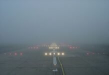 कोहरे ने हवाई सेवाओं की रफ्तार पर ब्रेक लगाया, उड़ानें घंटों देरी से रवाना