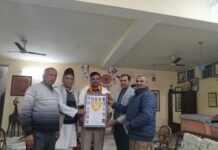 सेवानिवृत्त आईएएस अरुण कुमार सिन्हा से सौजन्य भेंट, सामाजिक विषयों पर हुआ संवाद