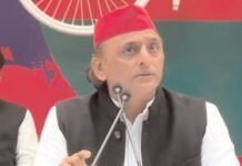 सैफई सपा कार्यालय पहुंचे अखिलेश यादव, आगामी चुनाव को लेकर नेताओं से की चर्चा