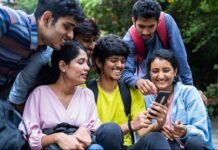 सोशल मीडिया: युवाओं की आवाज़ या मानसिक जाल?