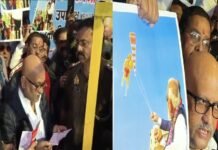 अजय राय ने कहा- पीएम ने भगवान हनुमान की पतंग उड़ाकर किया अपमान, कार्यकर्ताओं को पुलिस ने रोका, तो गेट पर पढ़ी हनुमान चालीसा