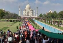 ताजमहल में 15 जनवरी से शुरू होने वाली शाहजहाँ के 371वें उर्स में 1,720 मीटर लंबी चढ़ाई जाएगी चादर