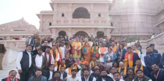 देशभर के पीठासीन अधिकारियों ने किए रामलला के दर्शन