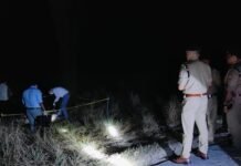 प्रशासनिक अधिकारी के यहां चोरी के बाद पुलिस-मुठभेड़