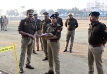 पुलिस लाइन में एसपी आरती सिंह ने ली परेड की सलामी