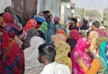 सामूहिक आत्महत्या से हड़कंप, किसान दंपती ने तीन मासूम बच्चों संग जहर खाकर दी जान, घर में मिला सुसाइड नोट