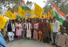 तटबंध बनाओ जन संर्घष यात्रा में उमड़े ग्रामीण , समाजसेवियों का जमघट