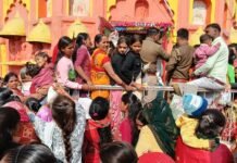 नवाबगंज में शिवरात्रि पर गूंजे “बम बम भोले”, पुठरी के ऐतिहासिक शिव मंदिर में उमड़ी श्रद्धालुओं की भीड़