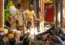 रंगभरनी एकादशी पर बांकेबिहारी संग रंगों की होली, अब घर बैठे होंगे लाइव दर्शन