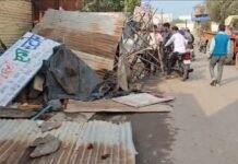 पेट्रोल पम्प में जा घुसी तेज रफ्तार कार, बड़ा हादसा टला